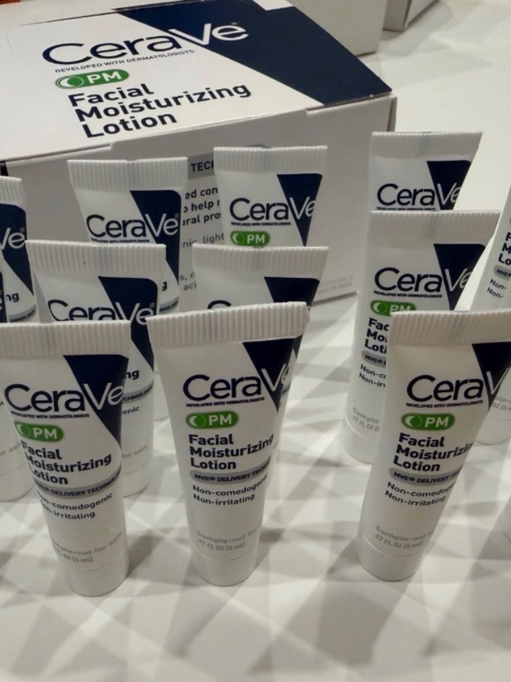 Cerave PM Facial Moisturizing Lotion 15 Tubes New - Picture 2 of 2